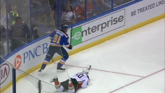 Tarasenko making an impact early with goal, big hit on Perry / Шикарный выстрел Тарасенко из под защитника в дальний угол