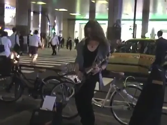 [jrokku] GYZE - Ryoji Guitar Solo live on the streets of Shibuya (new song "Twilight" and "Black Shadow")