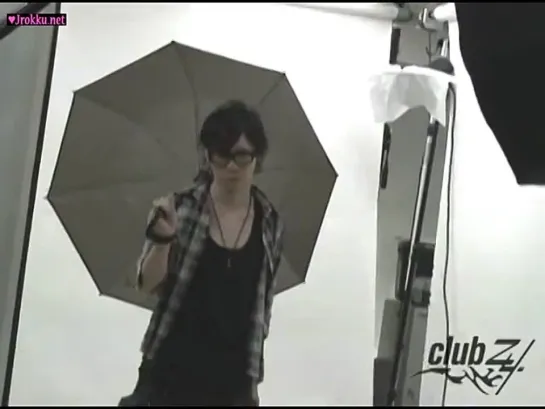 [jrokku] HIZUMI's UMBRELLA photoshoot for Club Zy August 2011