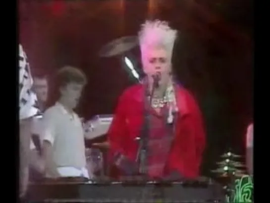 Thompson Twins - Lay your hands on me (live)