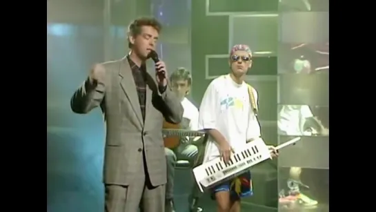 Pet Shop Boys_Domino Dancing ("Top of the Pops" BBC1 /UK/ 22.09.1988)