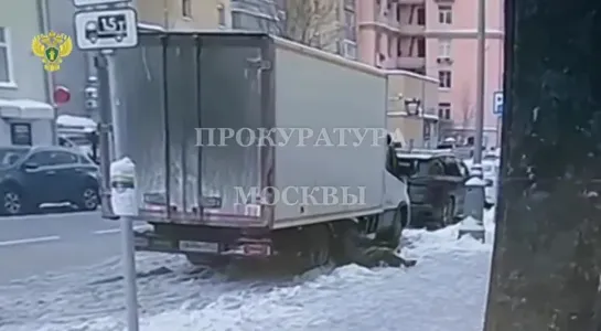 Пьяный мужчина с ножом напал на прохожую в центре Москвы