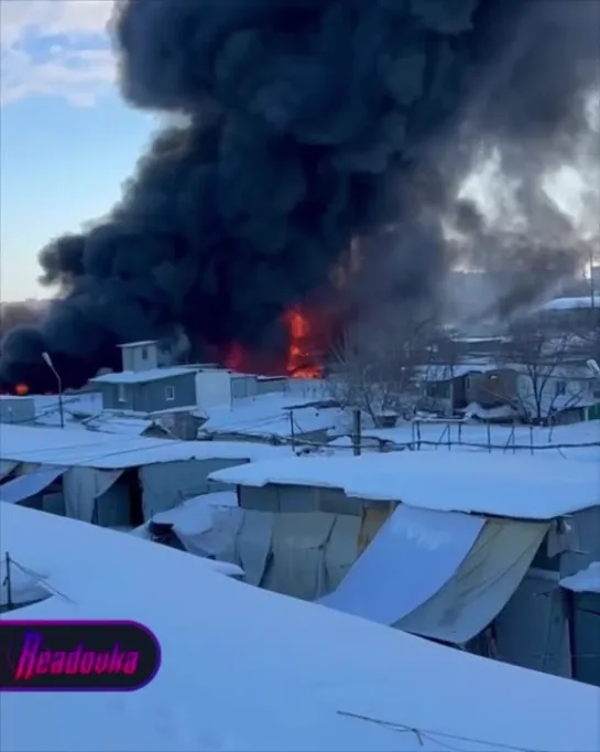 В Самаре горит местный рынок