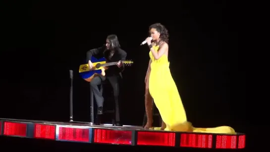 8. Nuno (with Rihanna) - ''Hate That I Love You'' (LIVE) (2011)