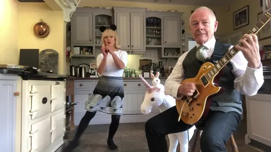 Toyah  Robert Fripp - Caffeinated Mouse Tap Dancing to _Fracture_