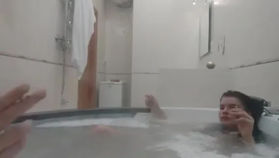 2 russian girls bathing live on Periscope