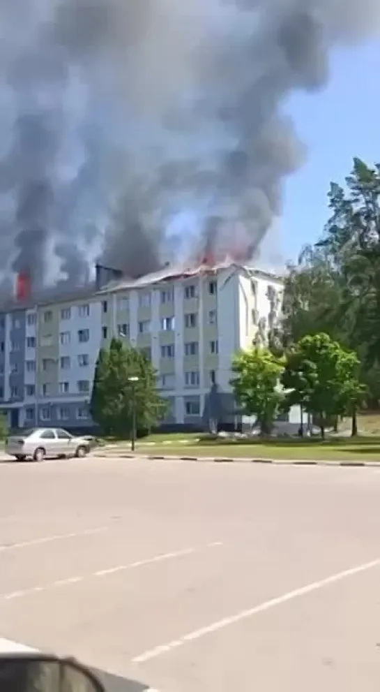 ВСУ обстреляли жилой пятиэтажный дом в центре Шебекино.