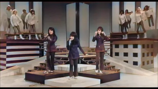 Ronettes - Be My Baby, in color! (1963)