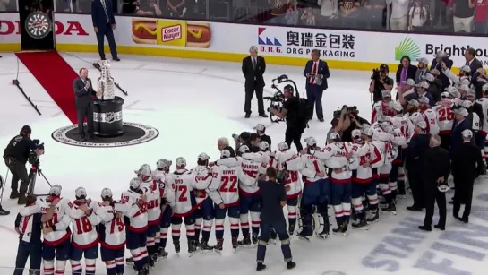 Alexander Ovechkin lifts Stanley Cup after Capitals victory