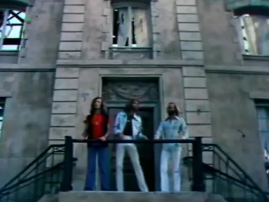 Bee Gees - Stayin` Alive (1977)