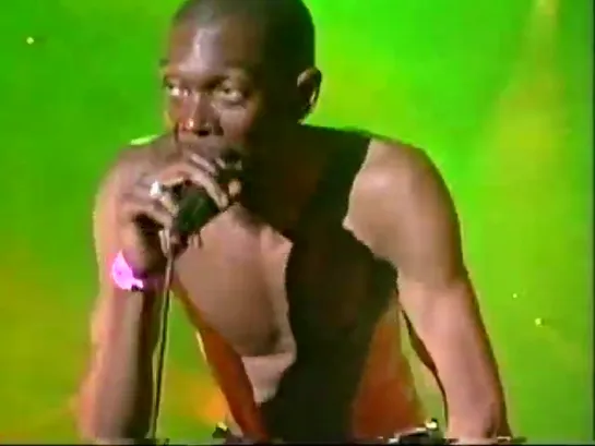 Faithless – God Is A DJ (Live Pinkpop 1999)