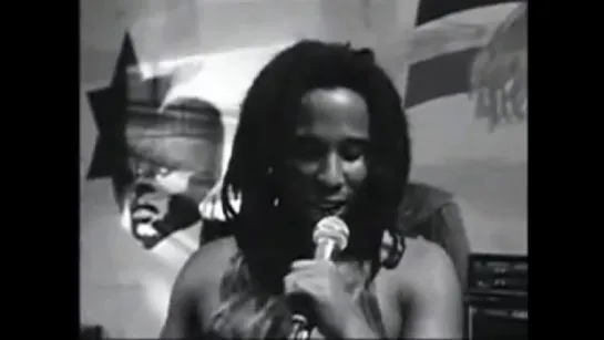 Ziggy MARLEY & THE MELODY MAKERS - Look Who's Dancing(RAGGAE style)...1989