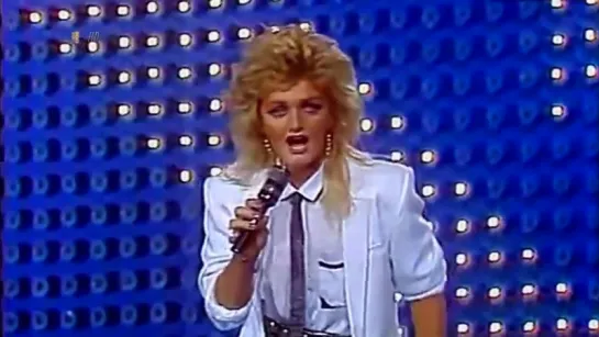 Bonnie TYLER - Holding Out for A Hero...1984