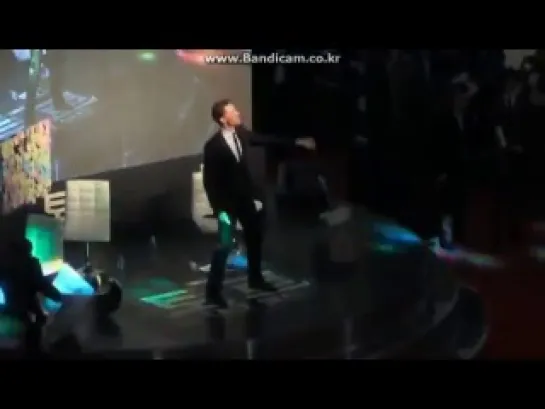 Tom Hiddleston Dancing In Korea