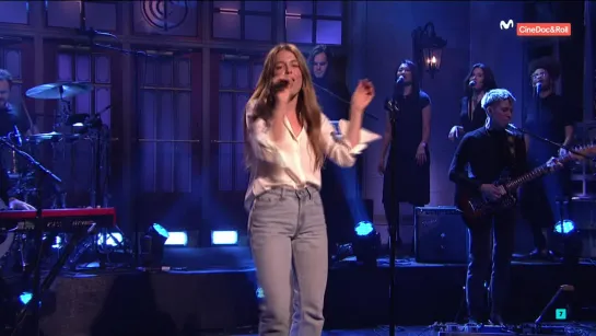 Maggie Rogers - Light On (Saturday Night Live 44-04 - 2018-11-03)