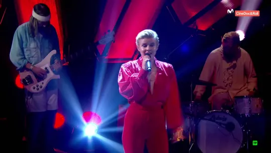 Robyn - Missing U / Honey / Dancing on My Own (Later... with Jools Holland 53-06 - 2018-10-30)