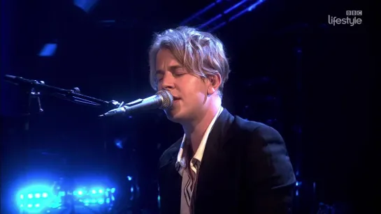 Tom Odell - Magnetised (The Graham Norton Show 19-12 - 2016-06-10)