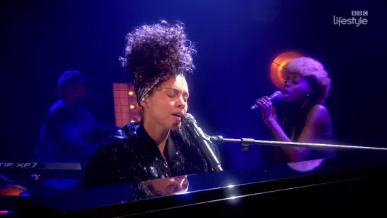 Alicia Keys - In Common (The Graham Norton Show 19-11 - 2016-06-03)