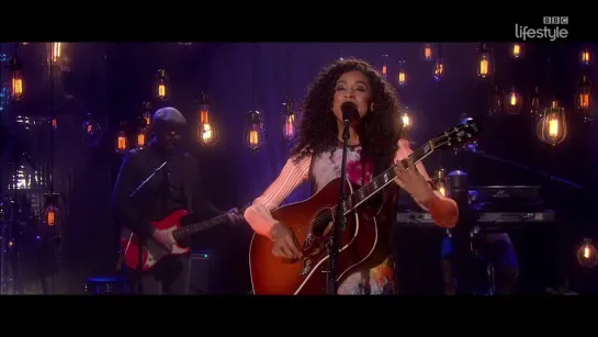 Corinne Bailey Rae - Stop Where You Are (The Graham Norton Show 19-10 - 2016-05-27)