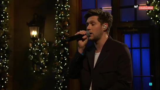 Niall Horan - Put a Little Love on Me (Saturday Night Live 45-09 - 2019-12-14)