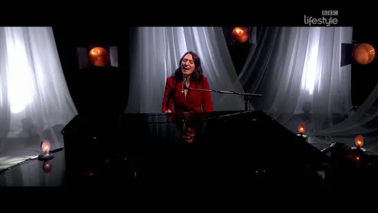 Sara Bareilles - She Used To Be Mine (Graham Norton Show 26-17 - 2020-01-24)