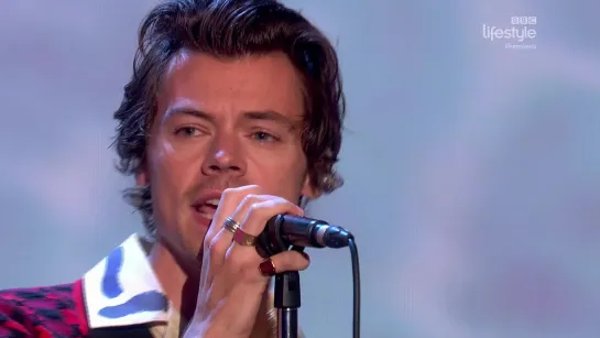 Harry Styles - Adore You (Graham Norton Show 26-10 - 2019-12-06)