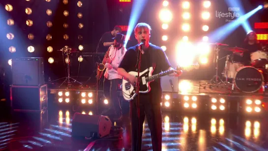 Sam Fender - Hypersonic Missiles (The Graham Norton Show 25-07 - 2019-05-17)