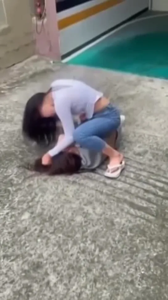 Видео от Real girl fight SGP