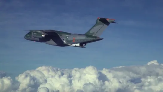 Лётные испытания военно-транспортного самолёта Embraer KC 390. Бразилия