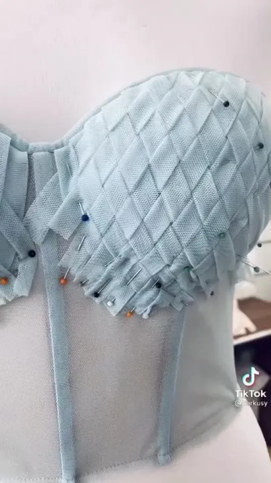 ✨Процесс декорирования корсета платья...🧵✂️