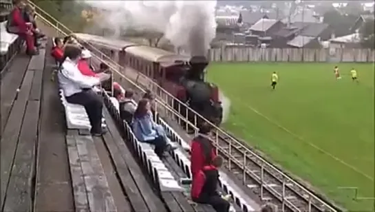 Единственный в мире стадион с железной дорогой.