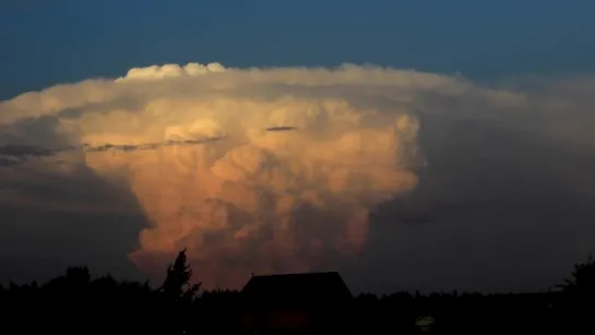 Timelapse развития мощных кучево-дождевых облаков в Белгородской области. (13.09.2017)