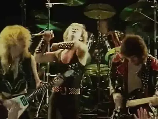 Judas Priest - Living After Midnight