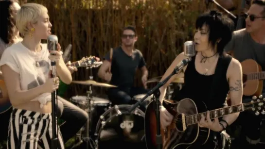 Miley Cyrus feat Joan Jett - Different