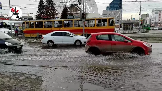 В центре города - лужи по колено