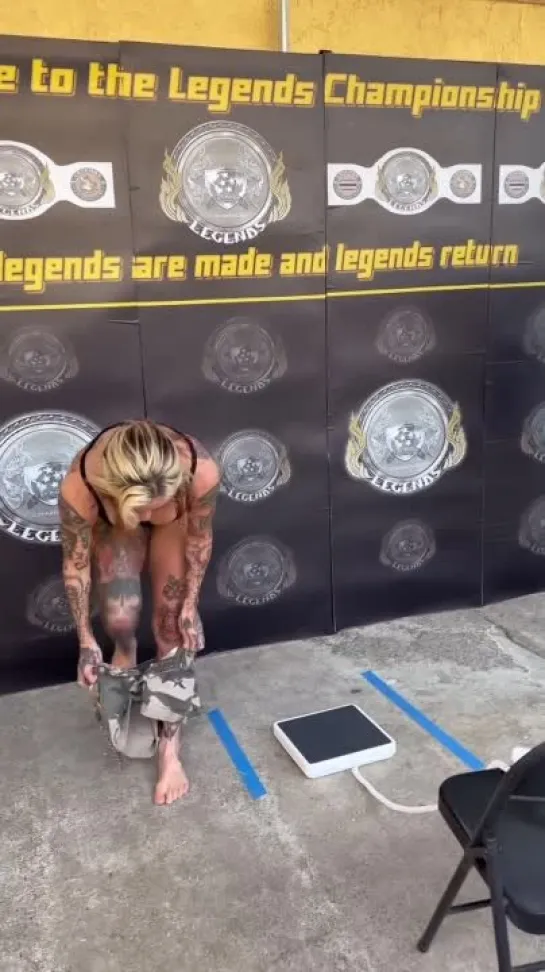 jessica-rose clark legends muay-thai weigh-in