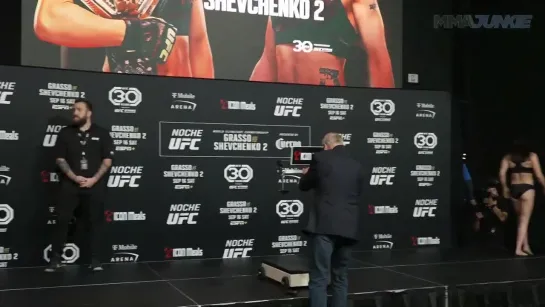 noche ufc - official weigh-in