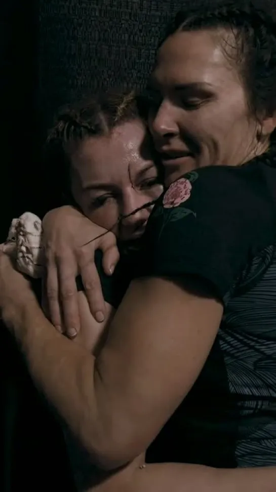 cat zingano & leah mccourt backstage