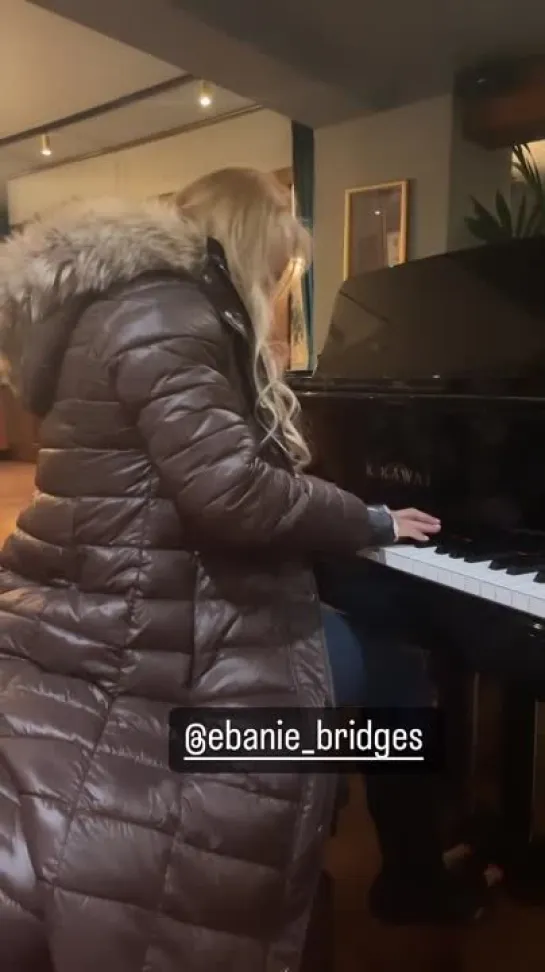 ebanie bridges plays piano