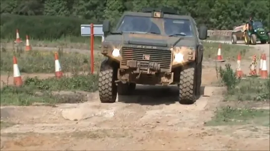 Бронеавтомобиль "Nimr 6x6" на выставке DVD 2012