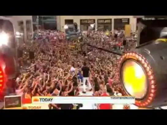 Enrique Iglesias - I LIKE IT (LIVE @ Today Show 2010) ft. Pitbull