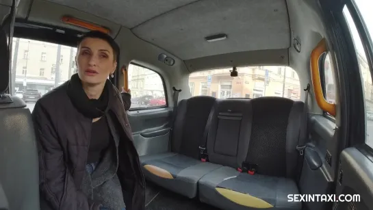 SexinTaxi - E46 - Gabrielle Gucci - She had a problem to find some taxi [2021,CzechAV,Брюнетка,Чешское,В машине,На камеру]