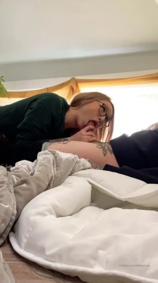 Bae Suicide | Tattooed girl in glasses suck dick