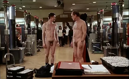 Matthew Delamere & John Standing en 8 1/2 Women (1999)