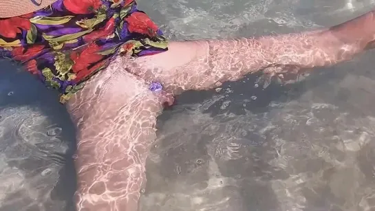 EXIBITIONIST Girl Play with BUTT PLUG in Waves #bottomless #upskirt #pussy #public #butplug