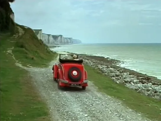 Les petits meurtres d'Agatha Christie. E04. La maison du péril.