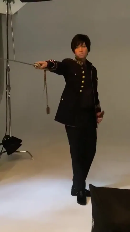 Yoshihiko Aramaki posing as Tsukasa Jinguuji