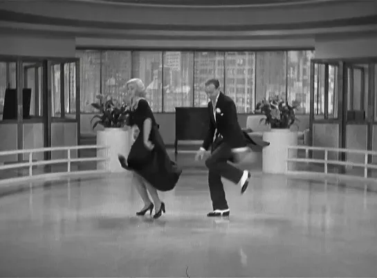 Pick Yourself Up  Fred Astaire  Ginger Rogers  (Swing Time  1936)