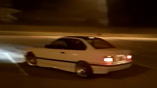 BMW 328 drifting