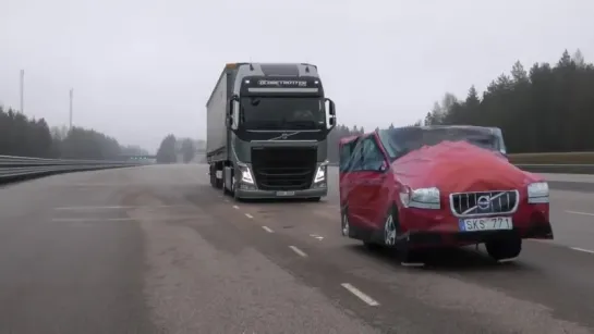 Volvo Trucks - Emergency braking at its best!